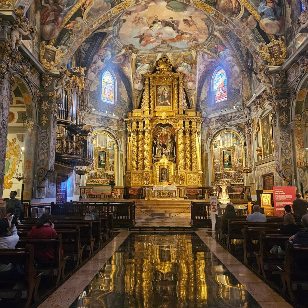 valensiyadaki san nikolaus kilisenin ana koridor gorseli arkada apsis goruluyor ve burasi ispanyanin sistine sapeli 