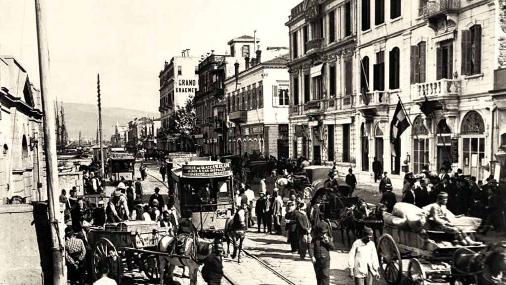 1900’lü yıllarda İzmir Limanı, Osmanlı dönemi Akdeniz ticaret merkezi görünümü